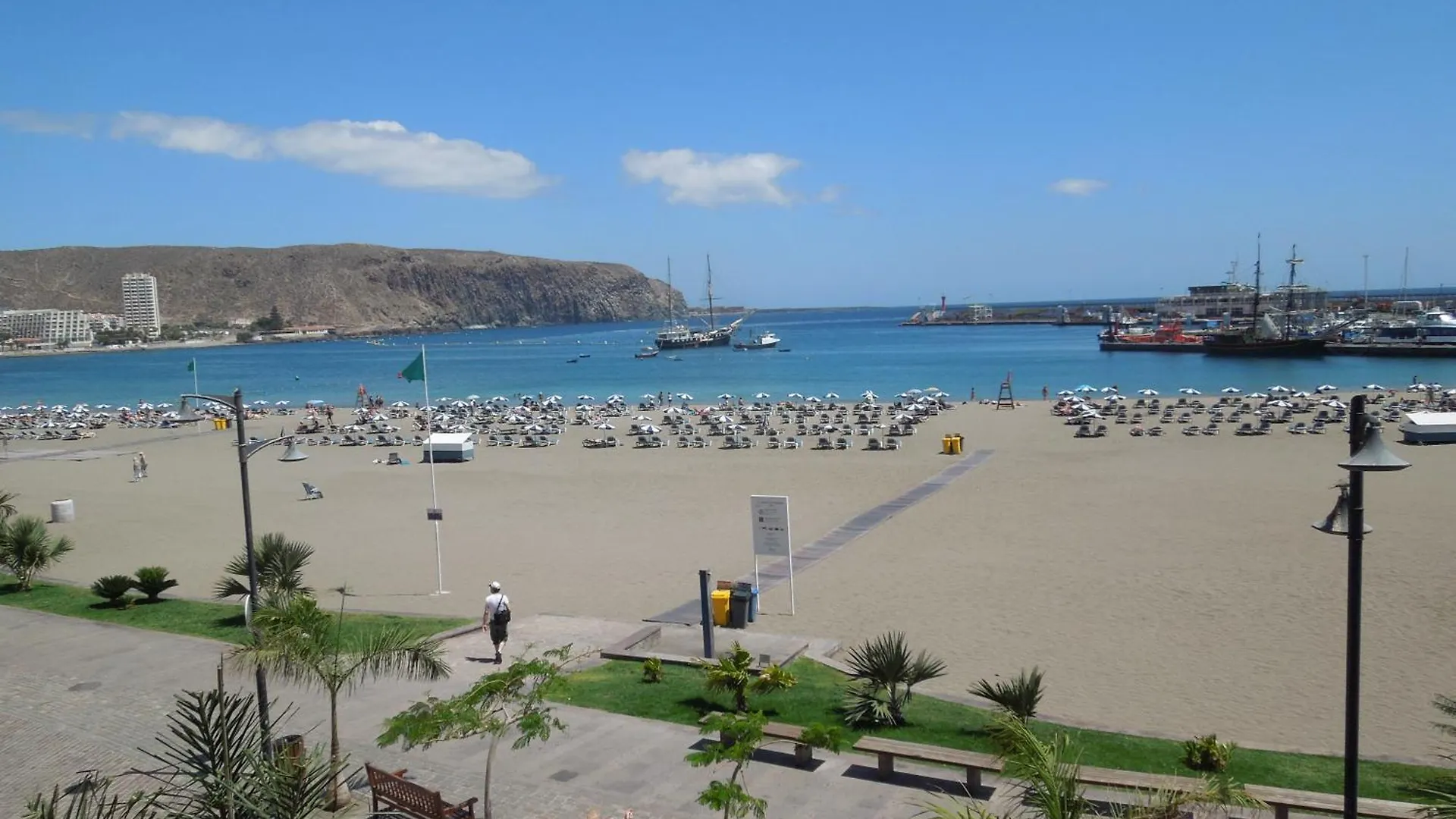 Exclusive Penthouse Playa Las Vistas 5 Close To Sea And Beach, Aircondition For A Fee, Wifi, Terrace, Heated Pool Playa de las Americas  Apartment Playa de las Americas (Tenerife)