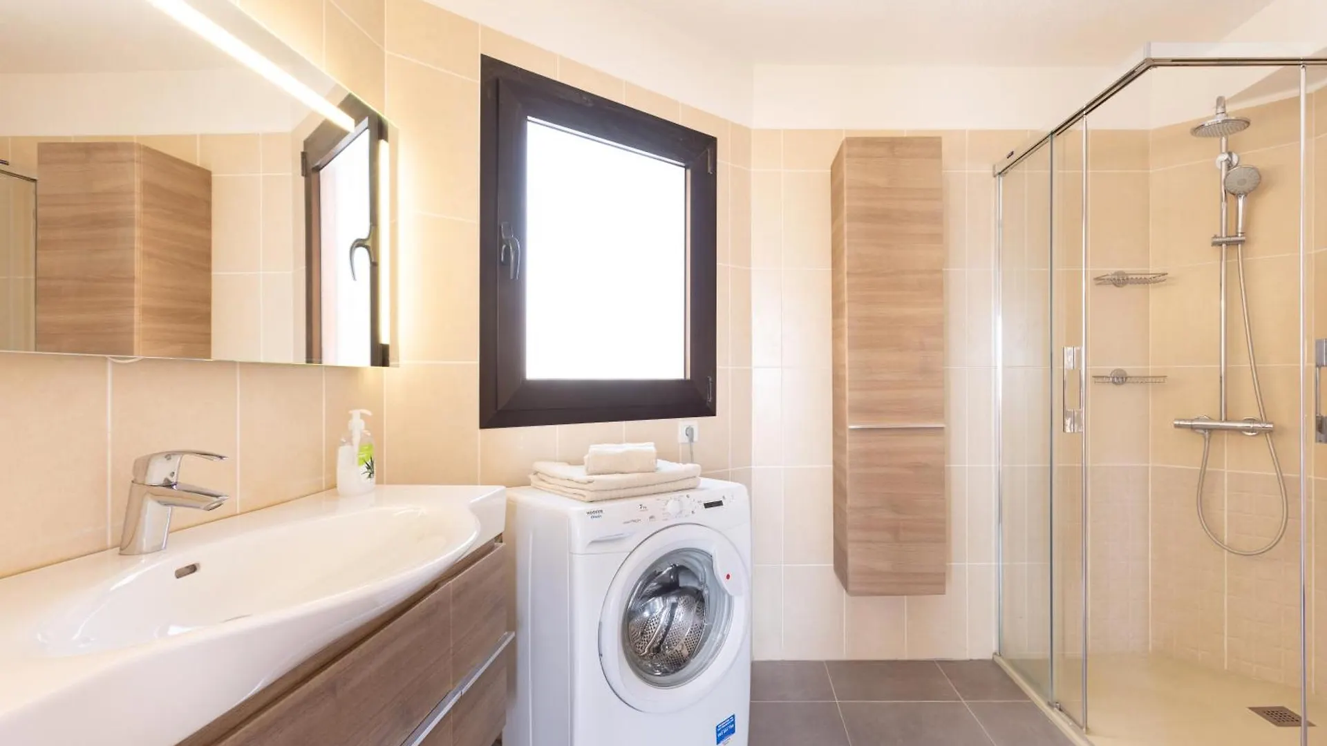 Apartment Exclusive Penthouse Playa Las Vistas 5 Close To Sea And Beach, Aircondition For A Fee, Wifi, Terrace, Heated Pool Playa de las Americas