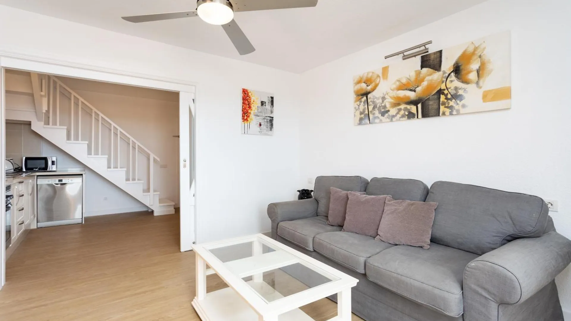 Apartment Exclusive Penthouse Playa Las Vistas 5 Close To Sea And Beach, Aircondition For A Fee, Wifi, Terrace, Heated Pool Playa de las Americas