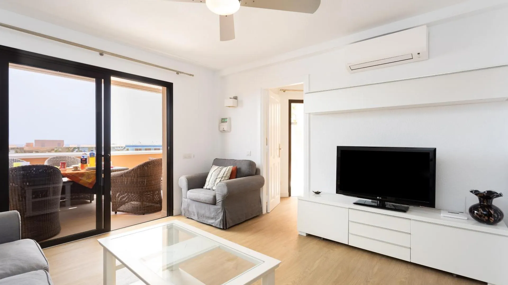 Exclusive Penthouse Playa Las Vistas 5 Close To Sea And Beach, Aircondition For A Fee, Wifi, Terrace, Heated Pool Playa de las Americas  0*, Playa de las Americas (Tenerife) Spain