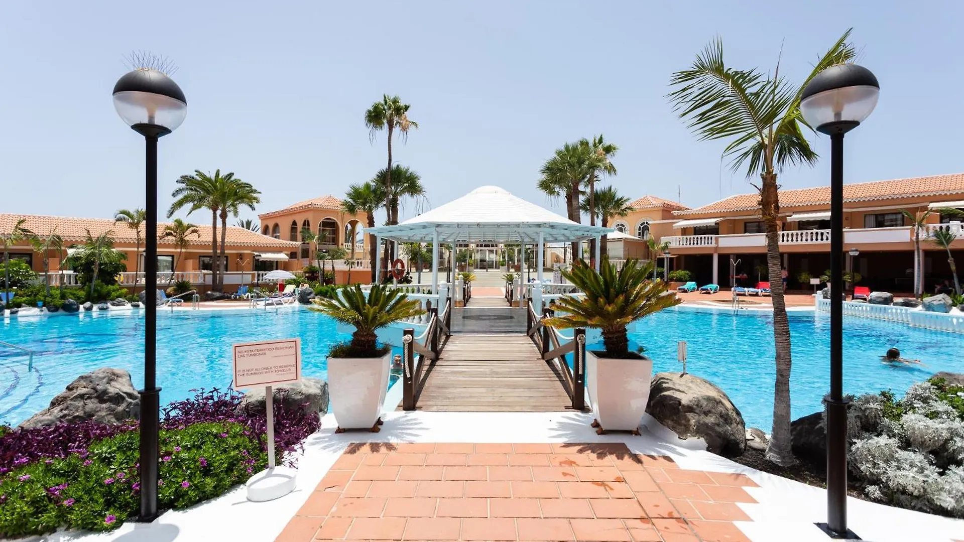 Exclusive Penthouse Playa Las Vistas 5 Close To Sea And Beach, Aircondition For A Fee, Wifi, Terrace, Heated Pool Playa de las Americas  Playa de las Americas (Tenerife)
