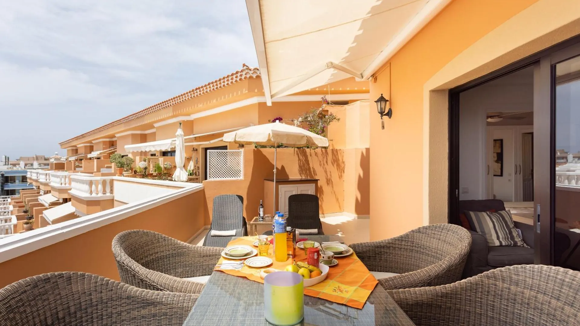 Exclusive Penthouse Playa Las Vistas 5 Close To Sea And Beach, Aircondition For A Fee, Wifi, Terrace, Heated Pool Playa de las Americas  0*, Playa de las Americas (Tenerife)