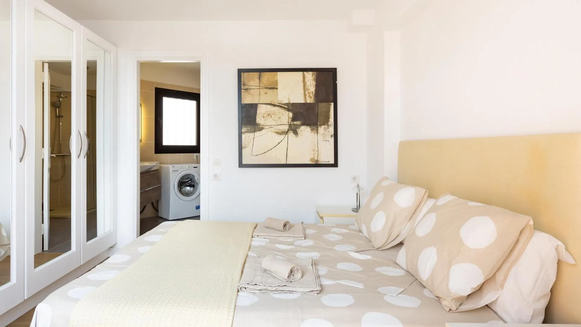 Exclusive Penthouse Playa Las Vistas 5 Close To Sea And Beach, Aircondition For A Fee, Wifi, Terrace, Heated Pool Playa de las Americas