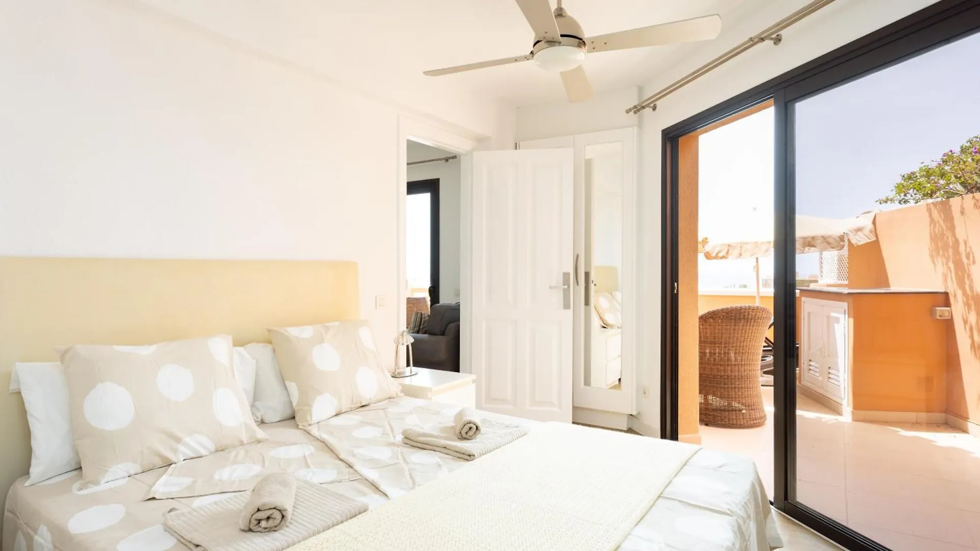 Exclusive Penthouse Playa Las Vistas 5 Close To Sea And Beach, Aircondition For A Fee, Wifi, Terrace, Heated Pool Playa de las Americas  Spain