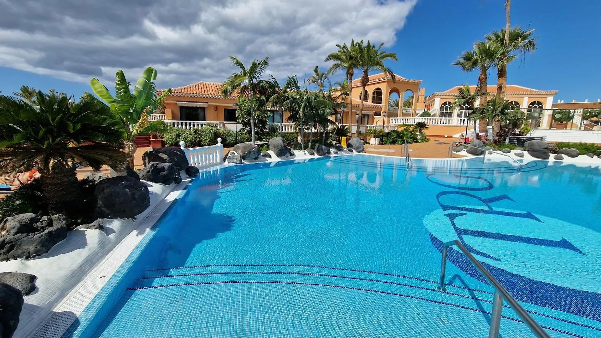 Exclusive Penthouse Playa Las Vistas 5 Close To Sea And Beach, Aircondition For A Fee, Wifi, Terrace, Heated Pool Playa de las Americas  Apartment