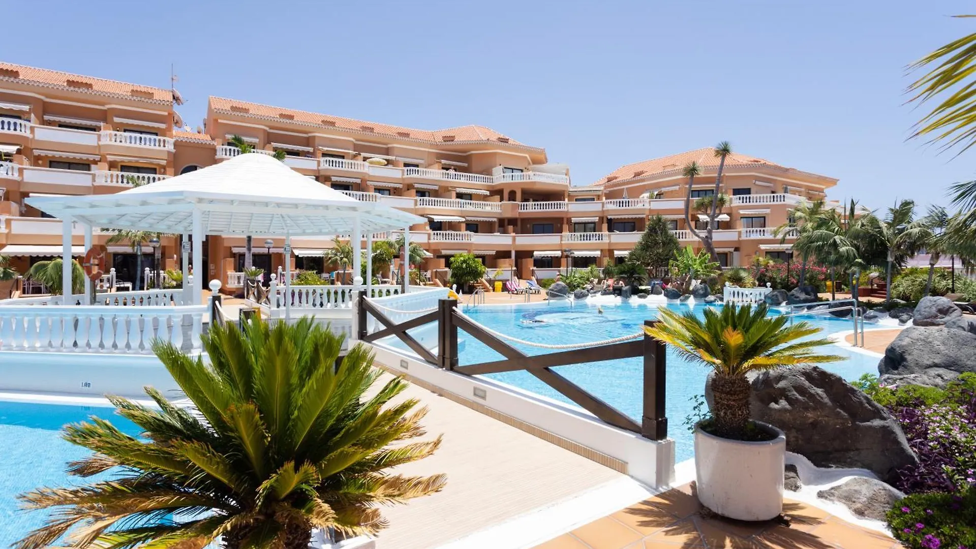 Apartment Exclusive Penthouse Playa Las Vistas 5 Close To Sea And Beach, Aircondition For A Fee, Wifi, Terrace, Heated Pool Playa de las Americas