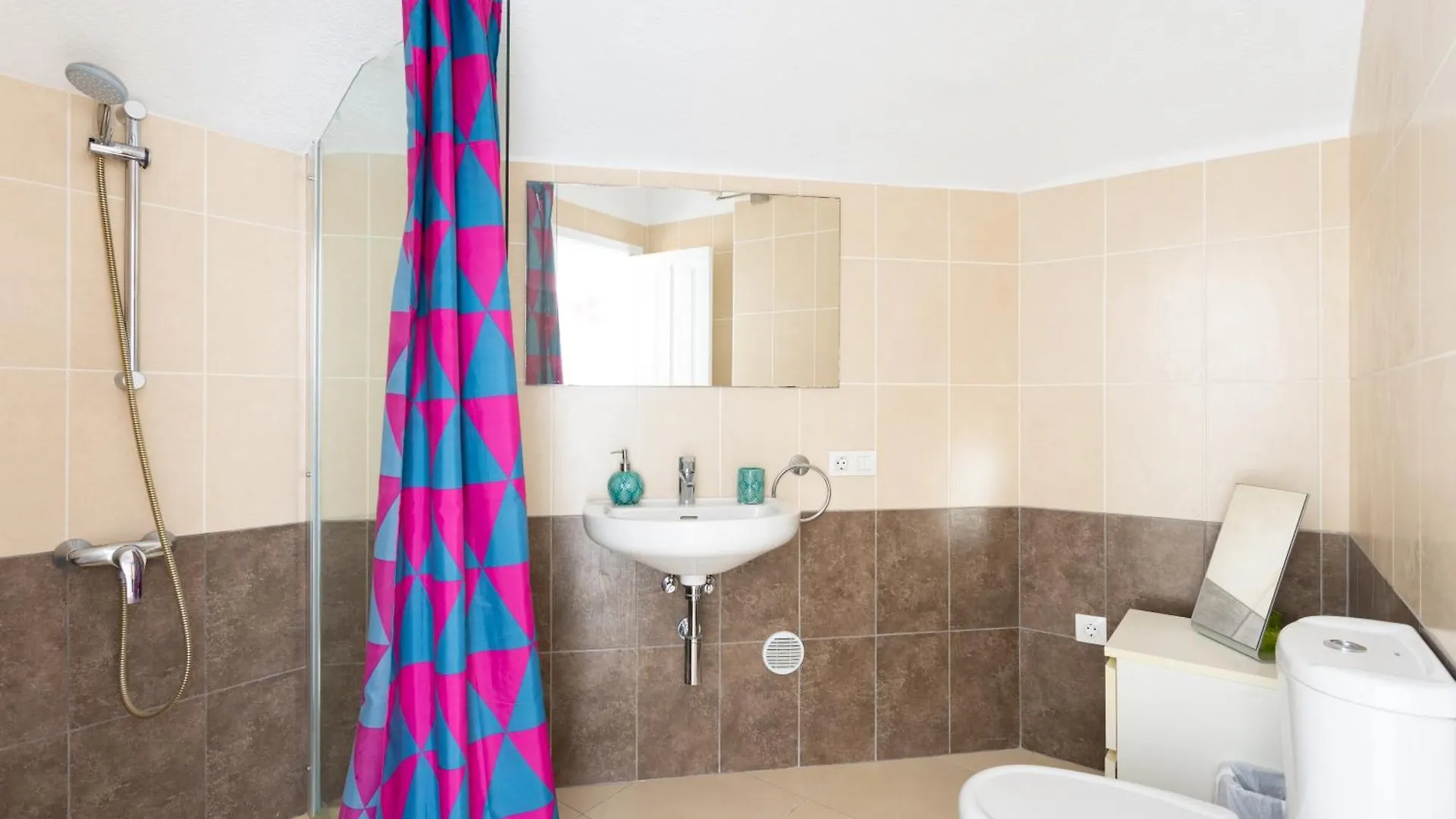 Exclusive Penthouse Playa Las Vistas 5 Close To Sea And Beach, Aircondition For A Fee, Wifi, Terrace, Heated Pool Playa de las Americas