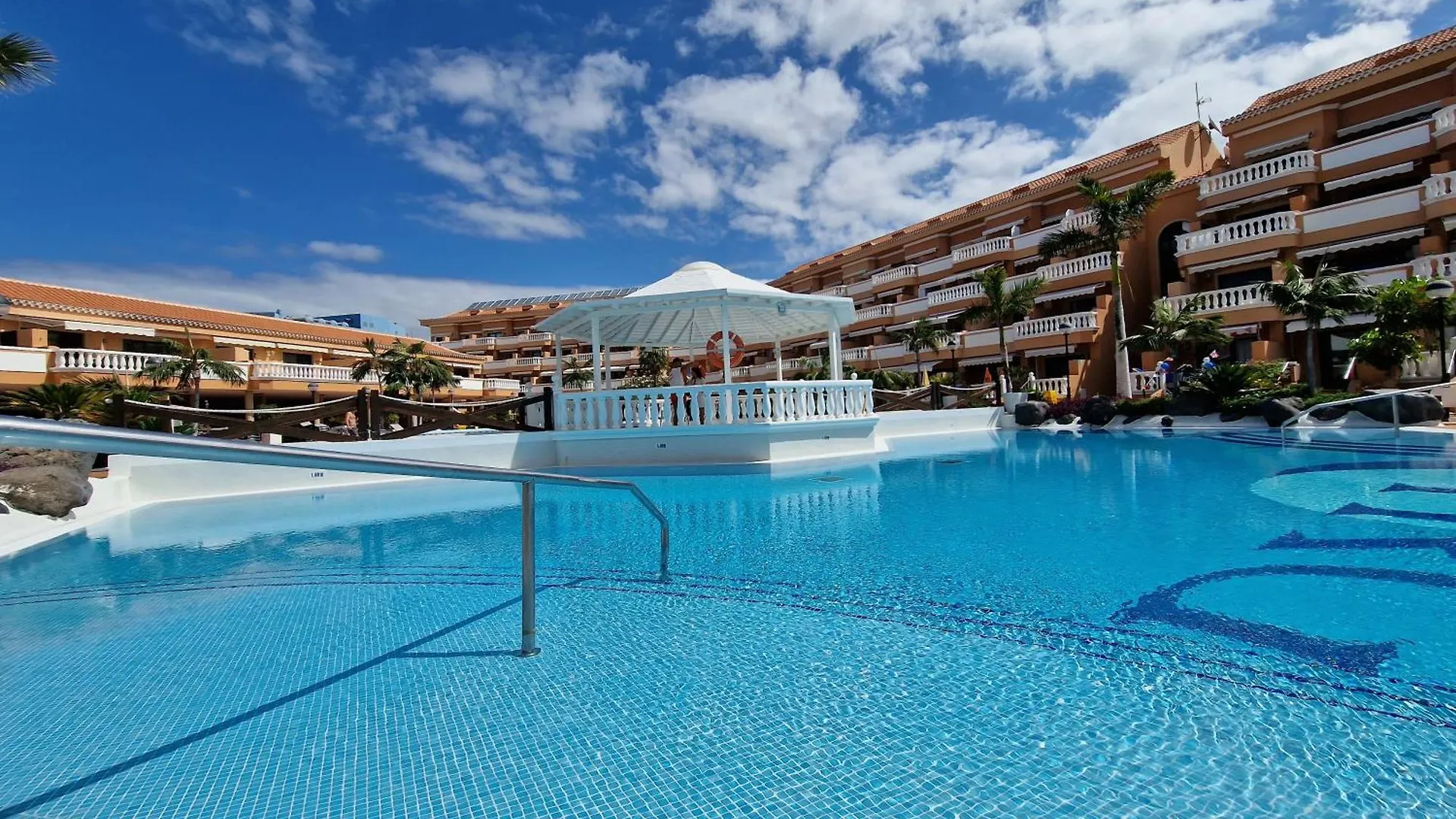 Apartment Exclusive Penthouse Playa Las Vistas 5 Close To Sea And Beach, Aircondition For A Fee, Wifi, Terrace, Heated Pool Playa de las Americas