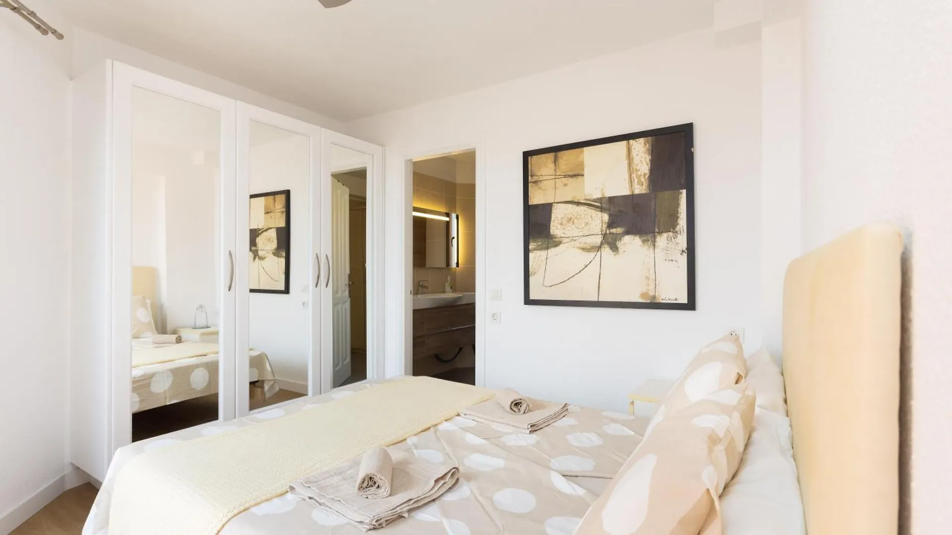 Exclusive Penthouse Playa Las Vistas 5 Close To Sea And Beach, Aircondition For A Fee, Wifi, Terrace, Heated Pool Playa de las Americas  Playa de las Americas (Tenerife)
