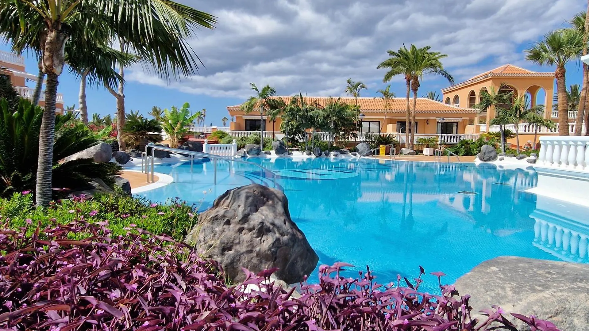 Exclusive Penthouse Playa Las Vistas 5 Close To Sea And Beach, Aircondition For A Fee, Wifi, Terrace, Heated Pool Playa de las Americas  Apartment Playa de las Americas (Tenerife)