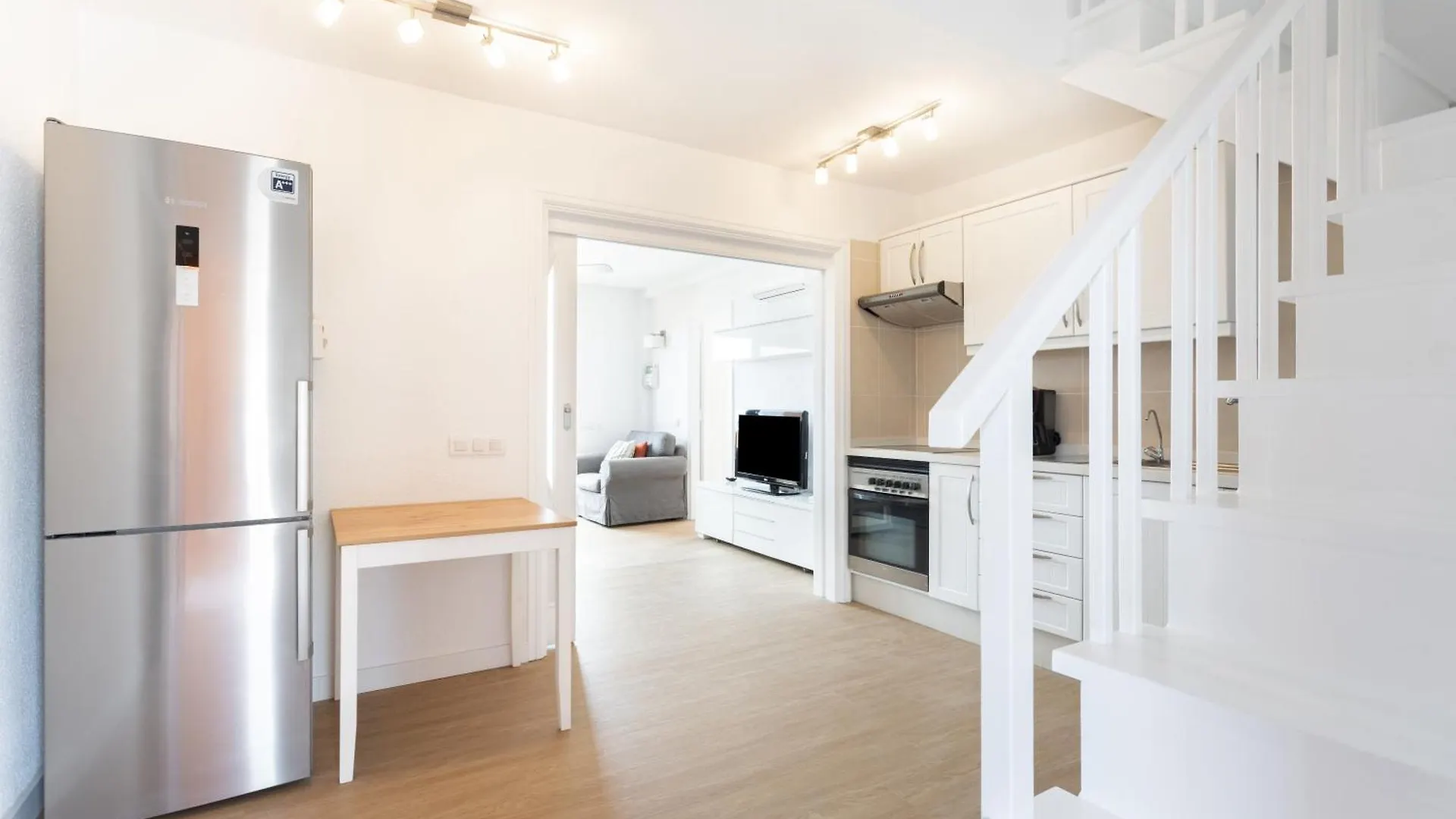 Exclusive Penthouse Playa Las Vistas 5 Close To Sea And Beach, Aircondition For A Fee, Wifi, Terrace, Heated Pool Playa de las Americas  Apartment Playa de las Americas (Tenerife)