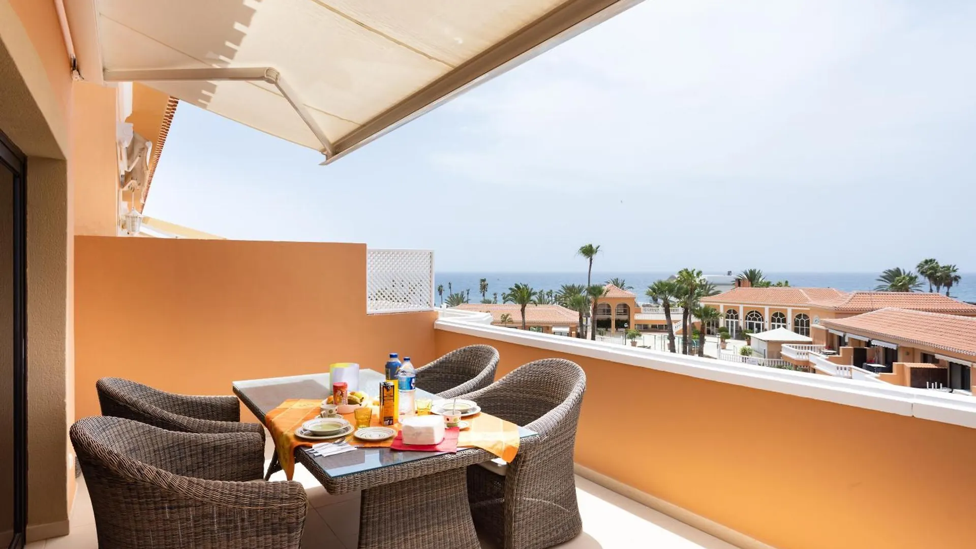 Apartment Exclusive Penthouse Playa Las Vistas 5 Close To Sea And Beach, Aircondition For A Fee, Wifi, Terrace, Heated Pool Playa de las Americas